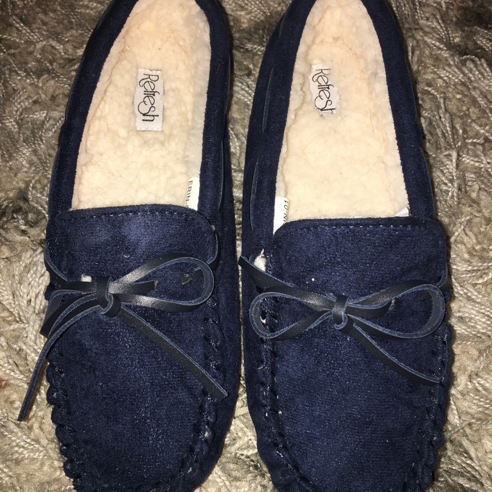 NWT 7.5 Navy Fleece Moccasins